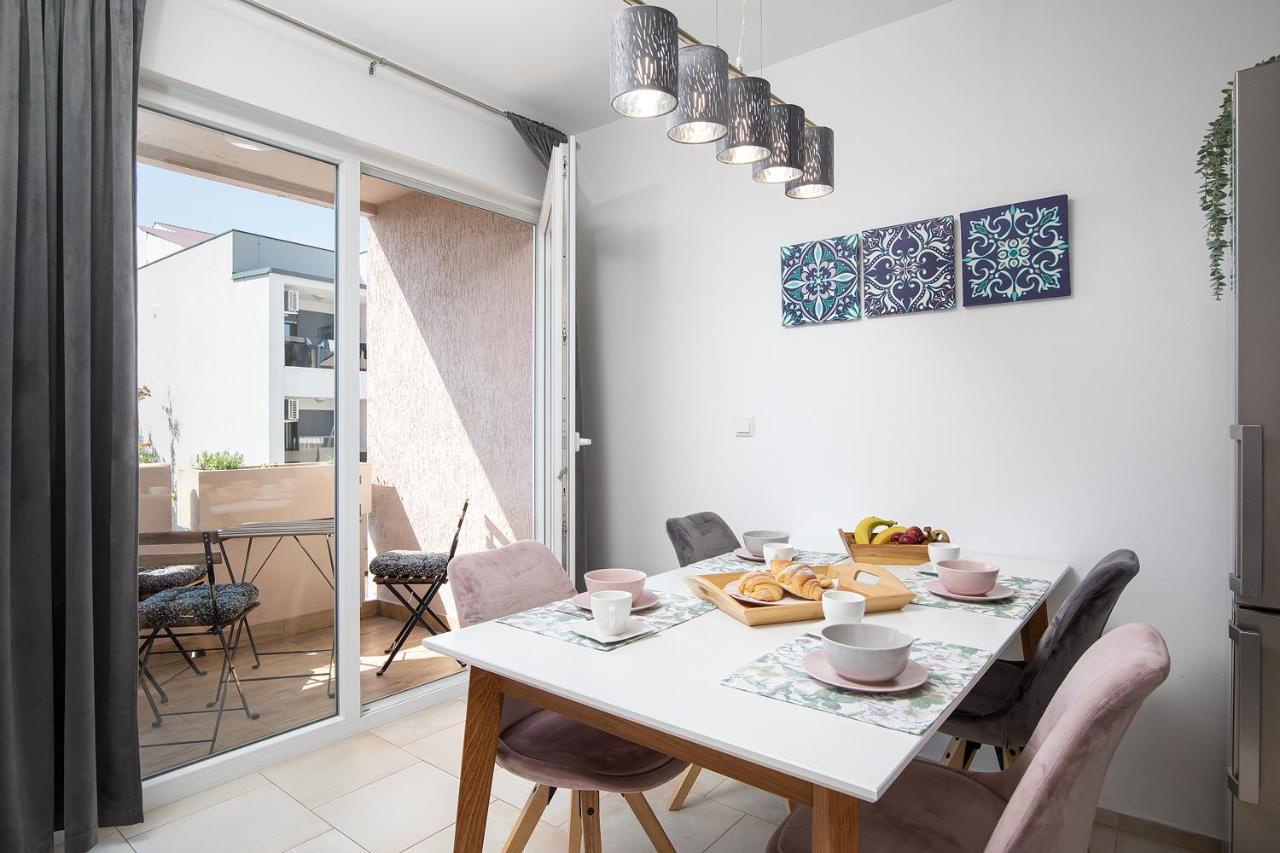 Stylish City Stay With Balcony & Free Parking PUY 외부 사진