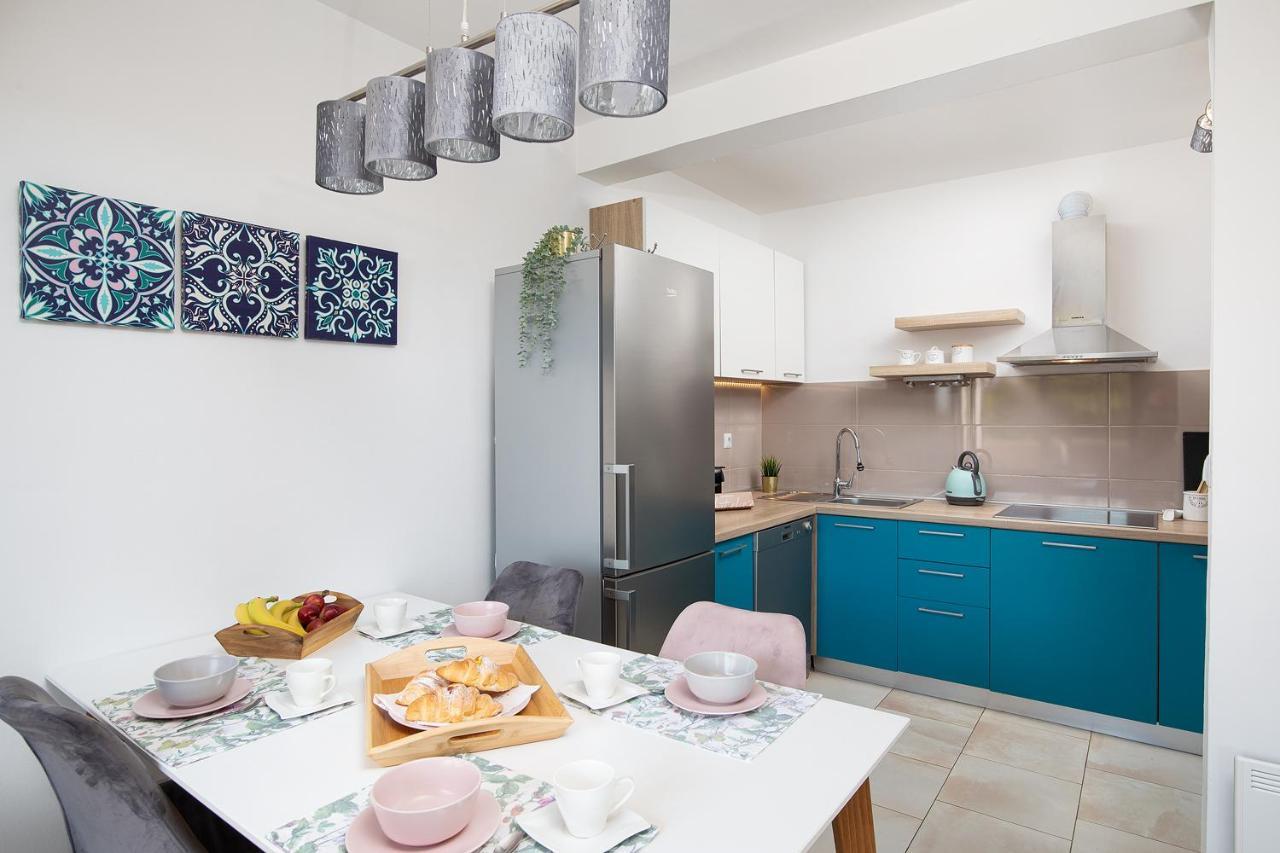 Stylish City Stay With Balcony & Free Parking PUY 외부 사진