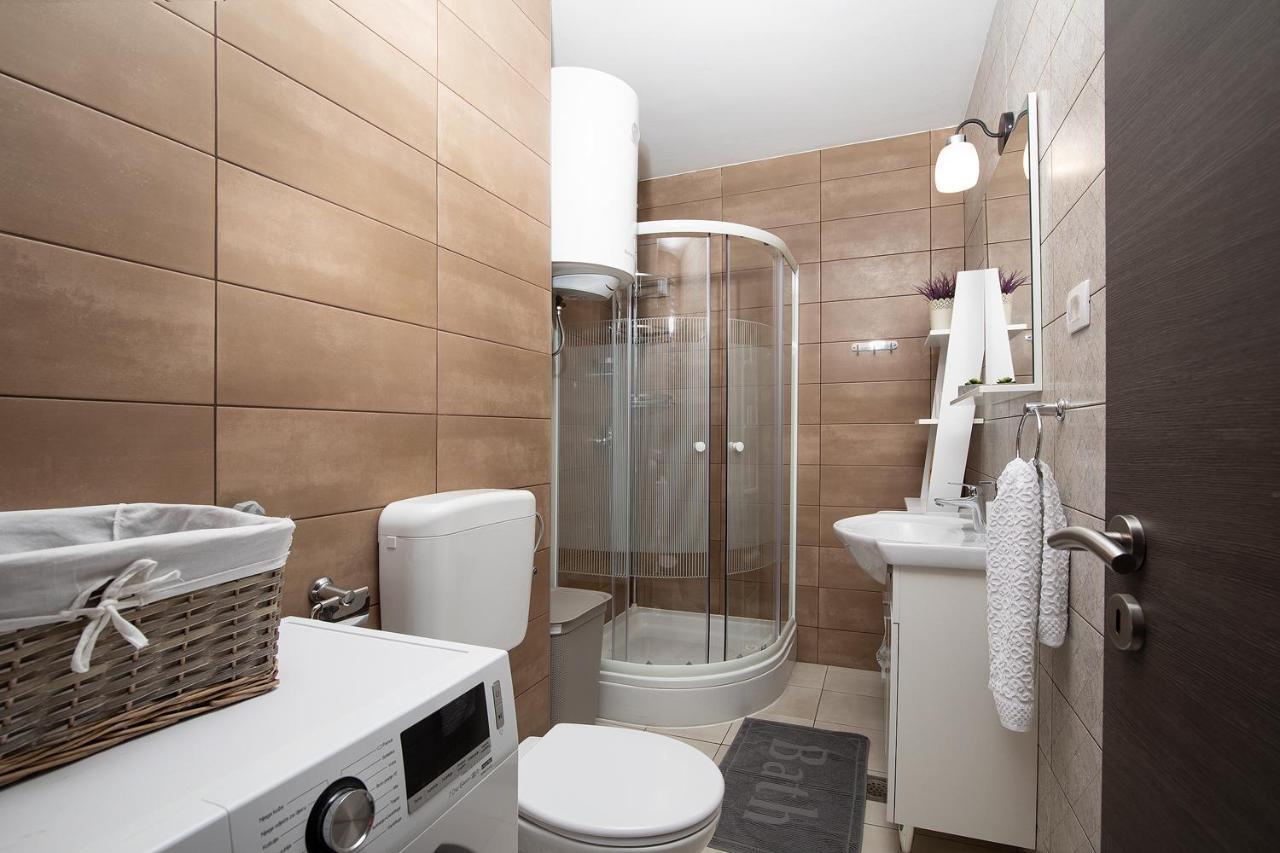 Stylish City Stay With Balcony & Free Parking PUY 외부 사진