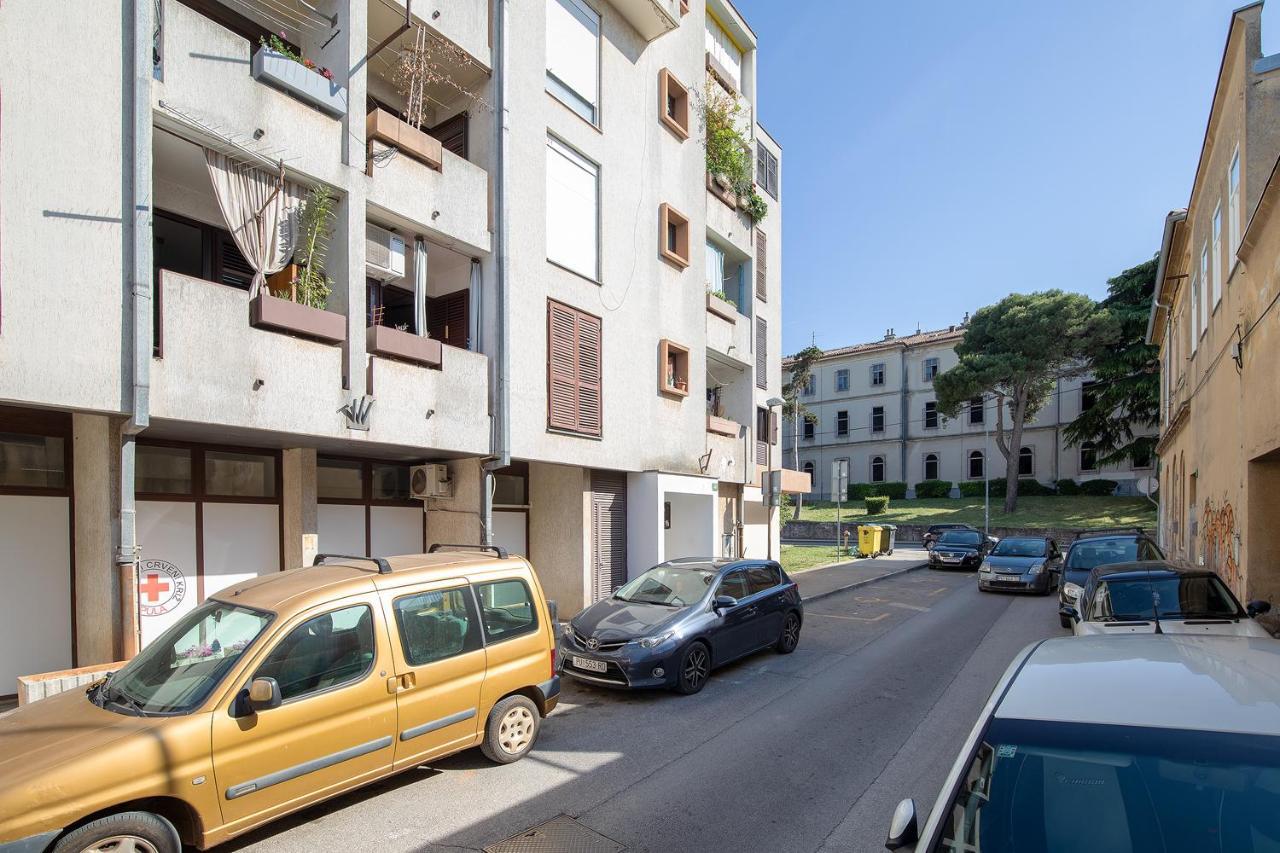 Stylish City Stay With Balcony & Free Parking PUY 외부 사진