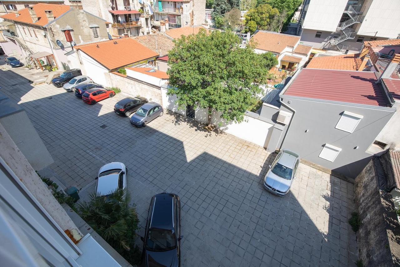Stylish City Stay With Balcony & Free Parking PUY 외부 사진