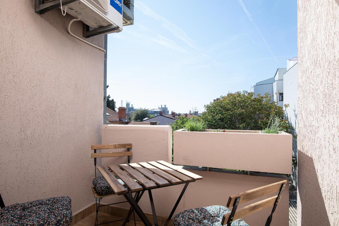 Stylish City Stay With Balcony & Free Parking PUY 외부 사진